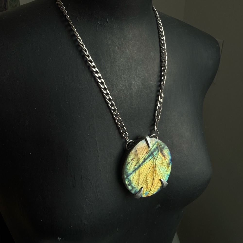 Labradorite Round Pendant Necklace - statement jewelry chunky necklace pendant - Picture 5 of 8